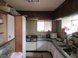 キッチンが古いので新しいキッチンに変えたいわ。