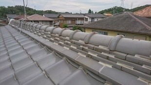 今年の雨で天井に染みが・・・点検してほしいんだけど。