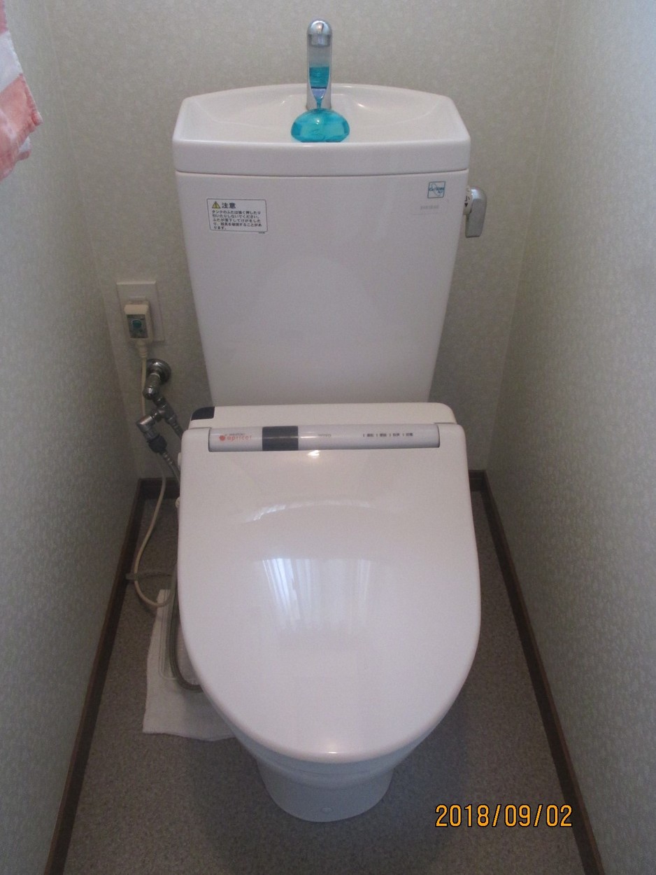 トイレの給水ホースから水漏れしてるみたいなの