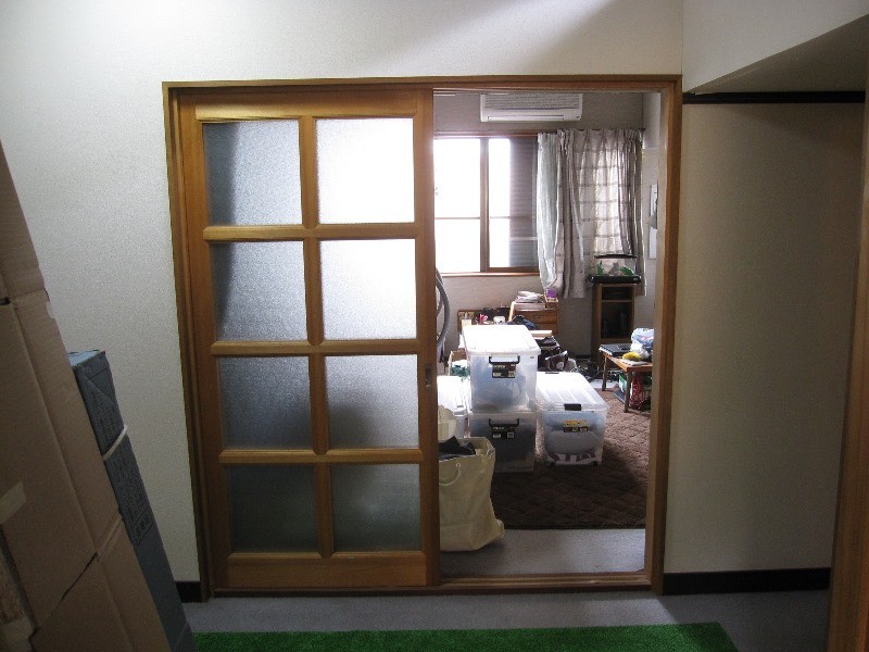 使っていない2階にリビングを作りたいわ。
キッチンは木目調がいいわ。