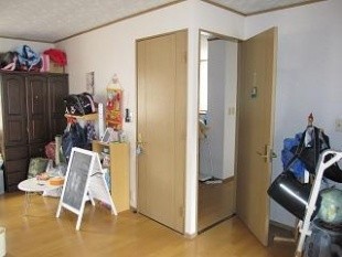 子供が小学校に入りそれぞれ部屋がほしくなったので、部屋を２つに間仕切りたいわ。