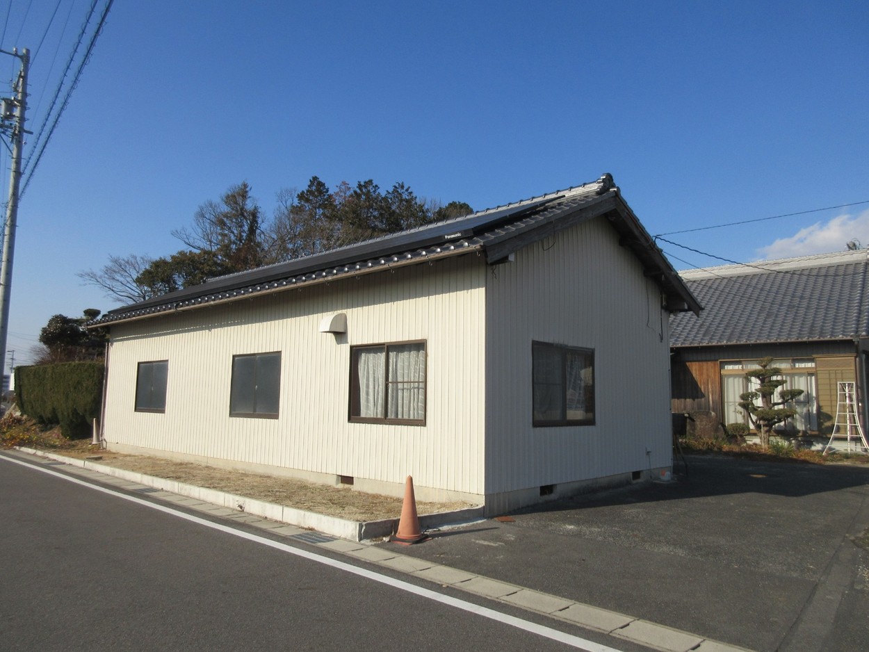 車庫の外壁がサビが出てきていて、そろそろ塗替えの時期だと思っています。