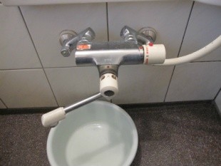 蛇口から水が止まりきらなくなって困ったわ。