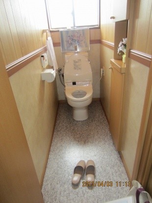 トイレに歩行器で入られるスペースがないので手すりを取付したいわ。