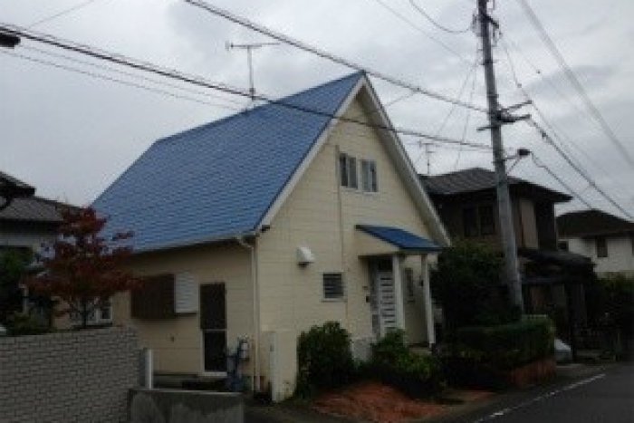 ブルーの屋根がさわやかです