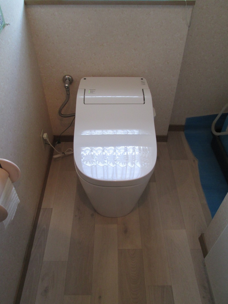 タンクレスですっきりとしたトイレになりました！