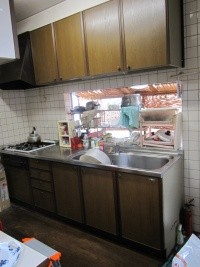 キッチンが古くなってきたので新しいものへ取替えたい。
