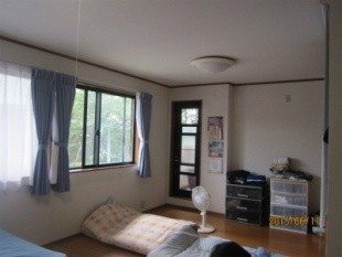 子供部屋が現況１部屋なので間仕切り壁を造って２部屋に分けたいわ。