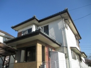 屋根・外壁の塗装がはがれてきたのが気になったのでそろそろ塗り替えようかなぁ。