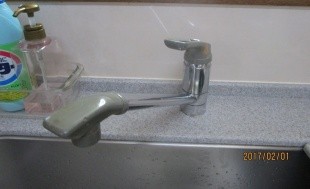 水栓が設置している隙間から、使っていなくても水がジワッと漏れてきて困るわ。