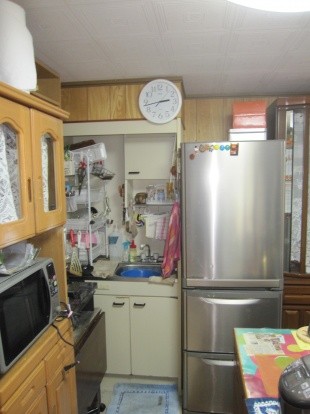離れのミニキッチンの調理スペースが狭いから、少し大きいものにしたいわ。