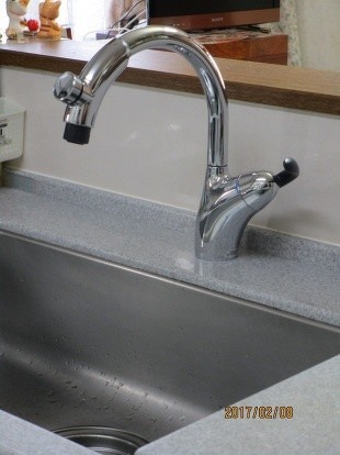 豊田市　キッチン水栓取替工事　～先端プッシュで湯水を開け閉め～