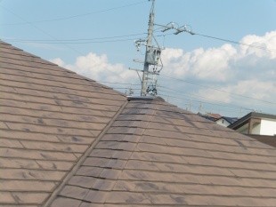 近くで工事をしていた業者から棟の浮きを指摘されたよ。