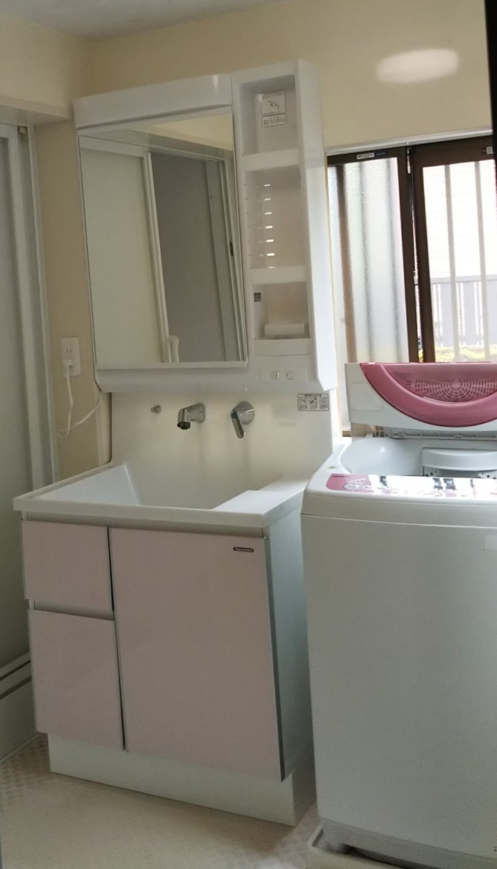 「ピンク色」の可愛らしい洗面台に大変身です。