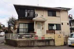 増築をしてから15年ほどたって、その間外壁塗装をしていないので見に来てほしいなぁ。