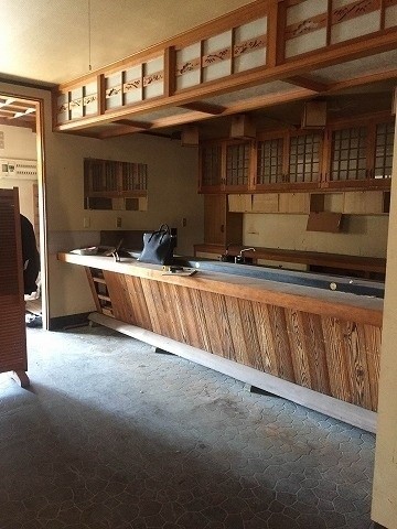 お店を閉じてしまい元店舗で使っていたところを有効に使いたいなぁ。