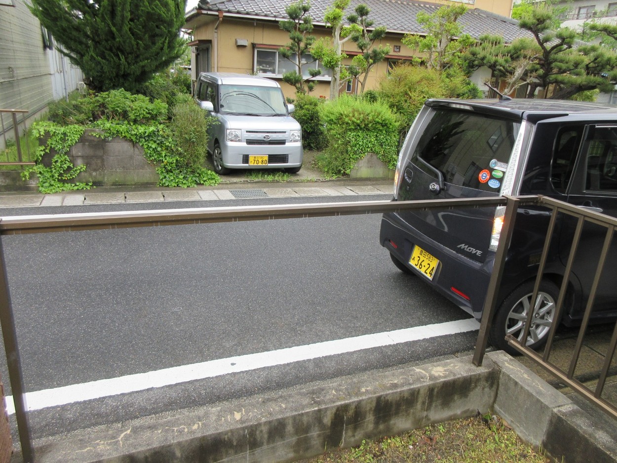 フェンスが一部取れてしまったので同じようなもので直してほしい