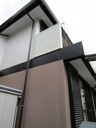 豊田市　外壁リフォーム　ベランダ西面板金張り工事　～塗装の剥がれをを板金でカバー～