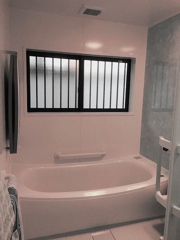豊田市　H様邸　お風呂リフォーム　浴室がゆったり空間に＊*玄関の床もとても素敵です！＊（浴室・洗面・玄関ﾌﾛｱｰ工事）