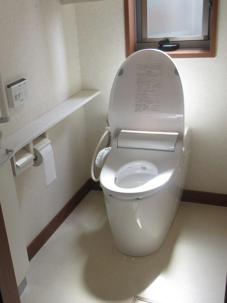 タンクレスですっきりとしたトイレになりました！