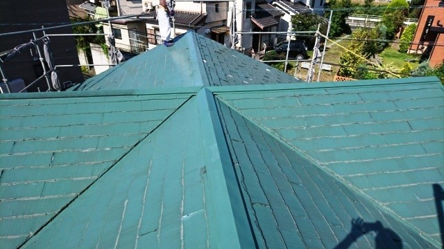 3年前に屋根と外壁を塗装したのですが、屋根が悪くなってきていて困っています。