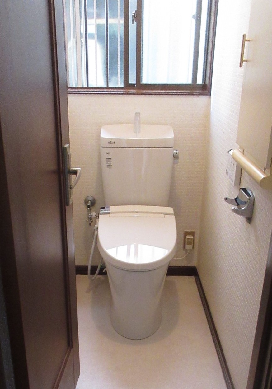 LIXILさんの最新式のトイレに大変身！！