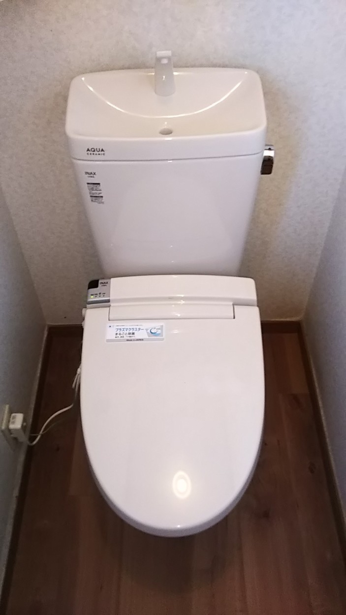 LIXILの最新式トイレ＆新しいフロアーになりました！