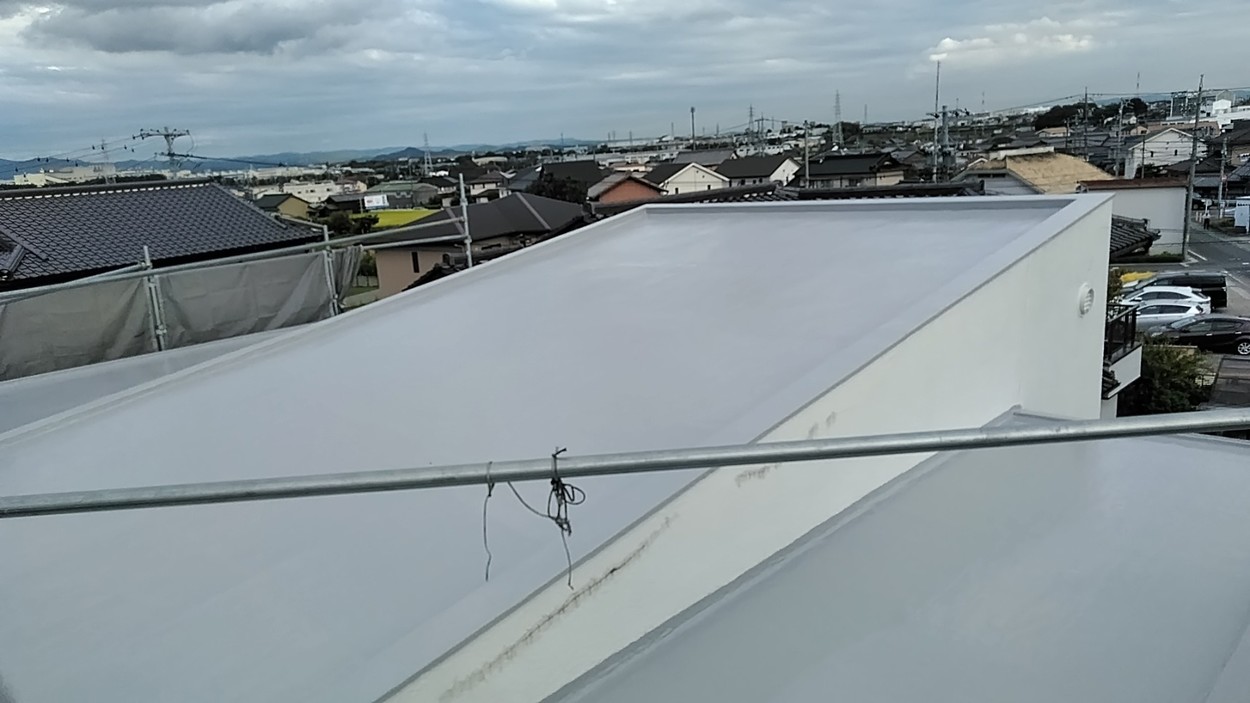 ベランダ・屋上を防水工事で改修しました。