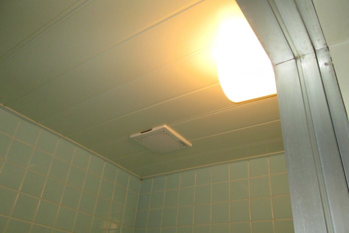 浴室機器取替工事　換気扇交換/照明交換/マンション浴室