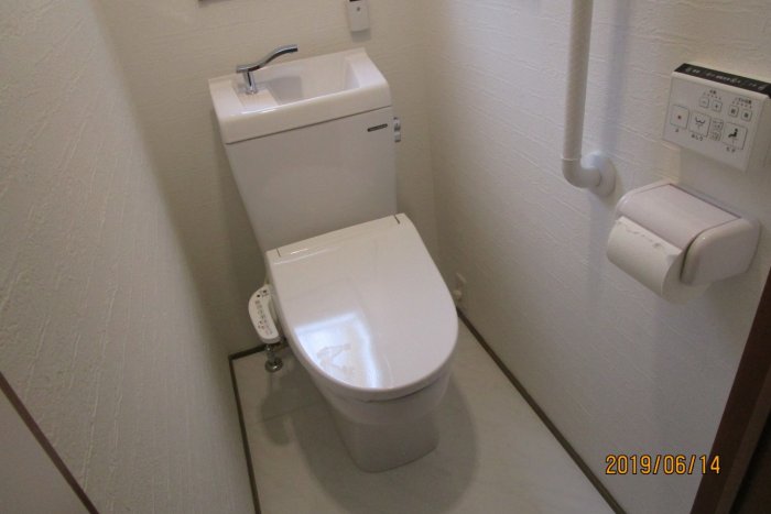 豊田市S様邸【トイレ改装工事リフォーム☆建具取替・下地補強・配管移設】