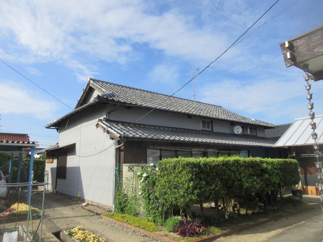 耐風・耐震性の強い屋根になりました。