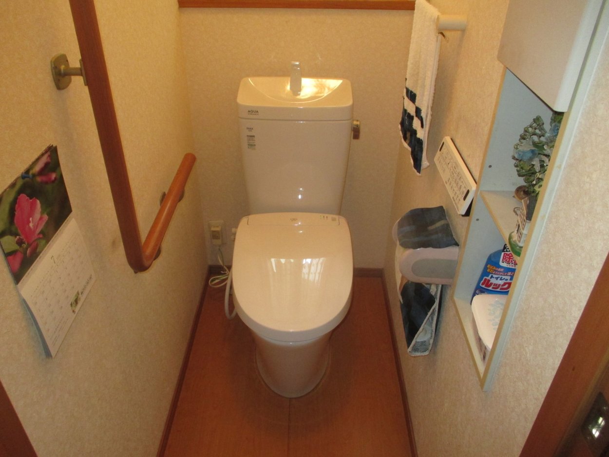 オート開閉とオート洗浄機能が付いて機能的なトイレに変わりました！