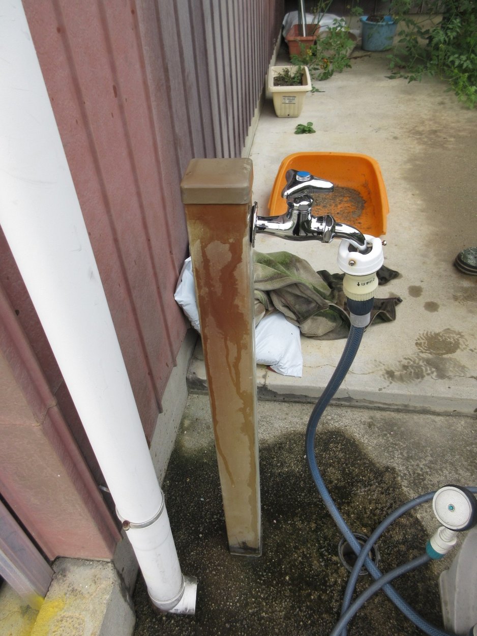 外で使っている「水栓」から、水が漏れているんです・・・
