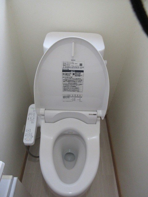 タンク付きトイレに！！