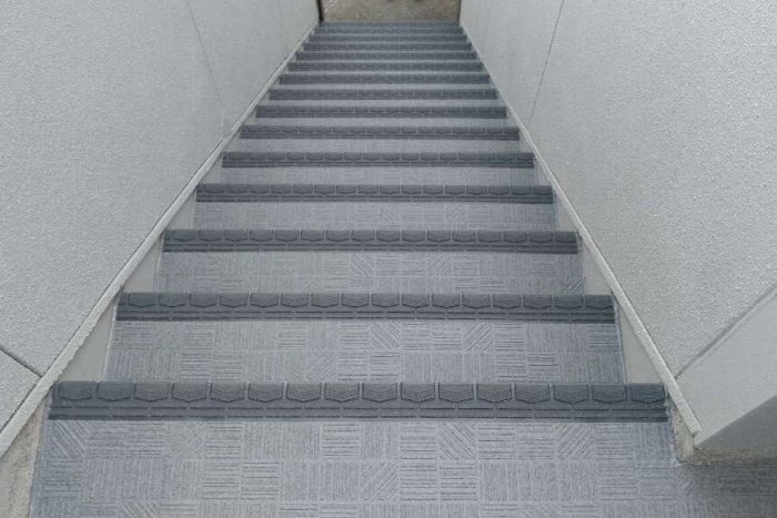 屋外階段の滑り防止工事/雨の日も安心して屋外階段が利用できます＊*/豊田市リフォーム/屋外階段滑り防止