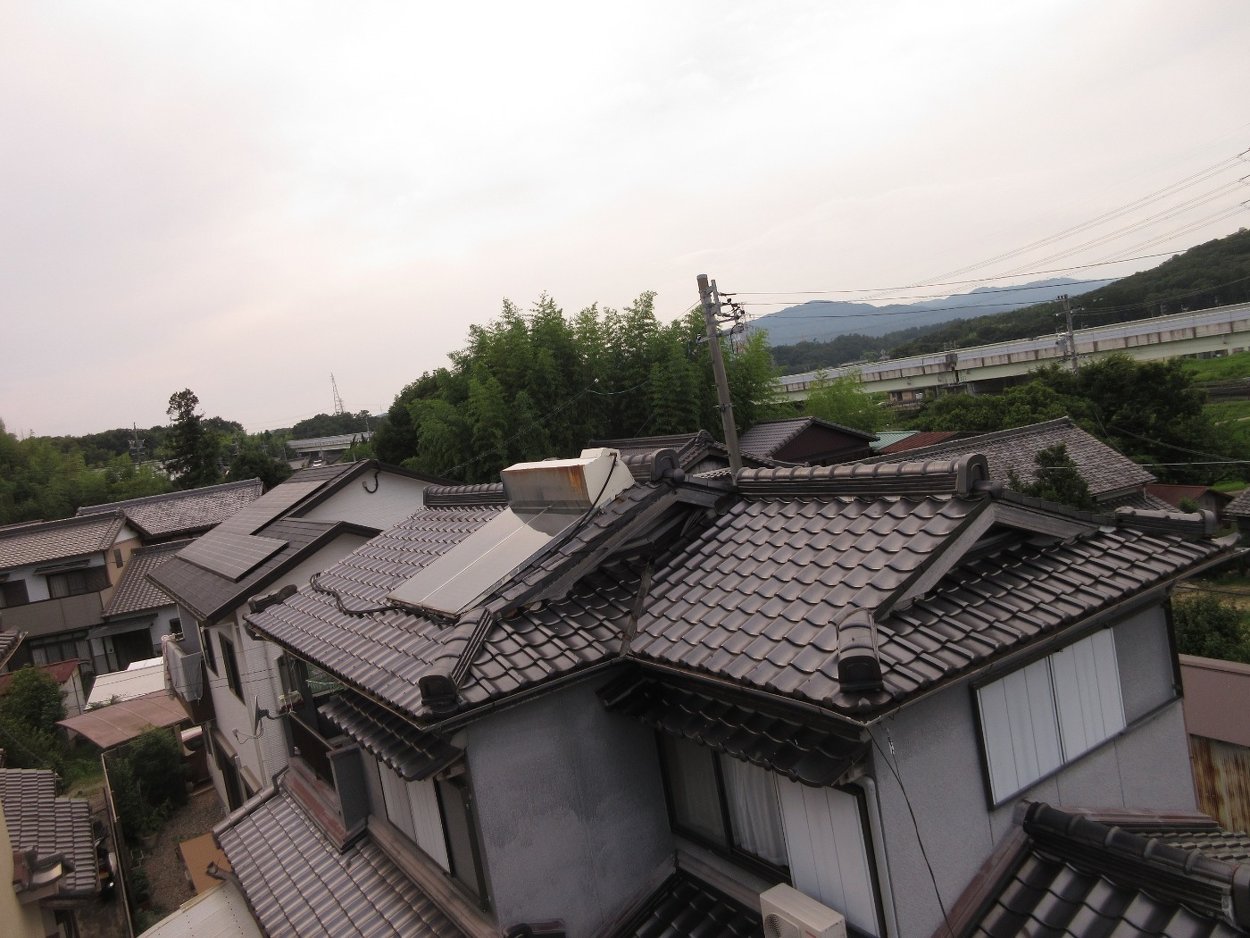 二階の部屋が雨漏りをして困っています。