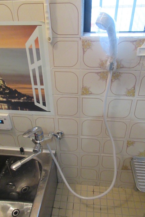 スッキリとしたLIXILの浴室水栓♪　レバー式のため、吐水・止水も簡単に＾＾