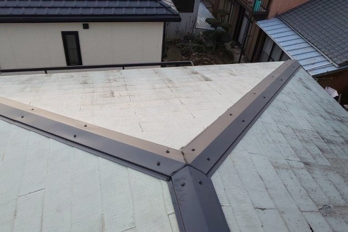 風で飛んでしまった屋根の部品を修理できますか。