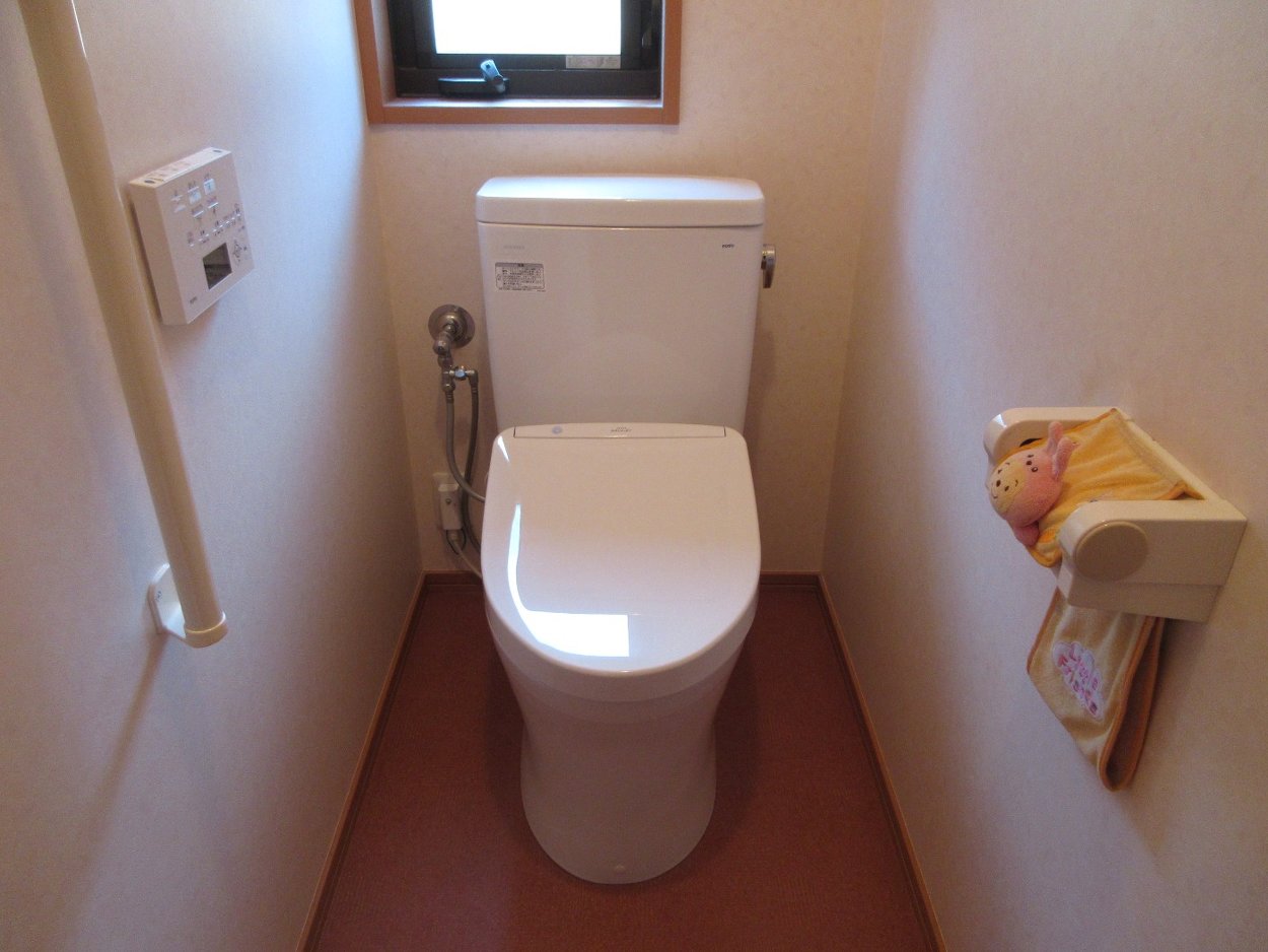 ホワイトがきらめくスッキリトイレに！