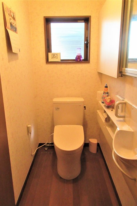 「トイレの取替工事」を行いました！　「システムトイレ→別体型トイレ」☆　内装(壁・床)現況、トイレ器具・幅木取替あり＾＾