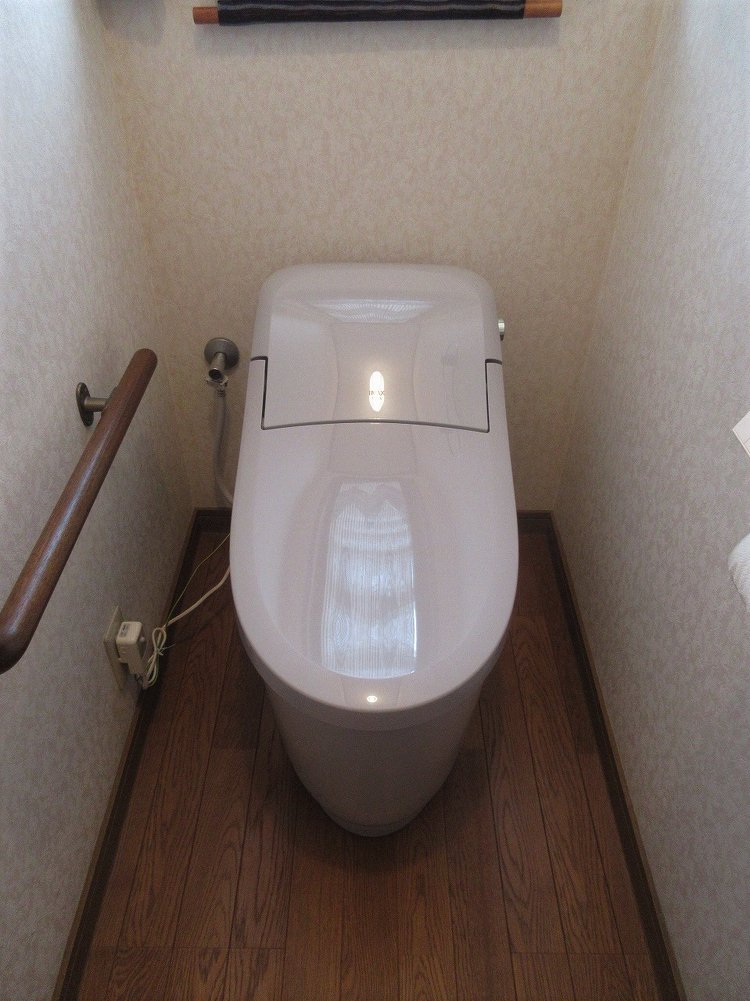 タンクの高さが低い、「ロータンク」の一体型トイレに！！