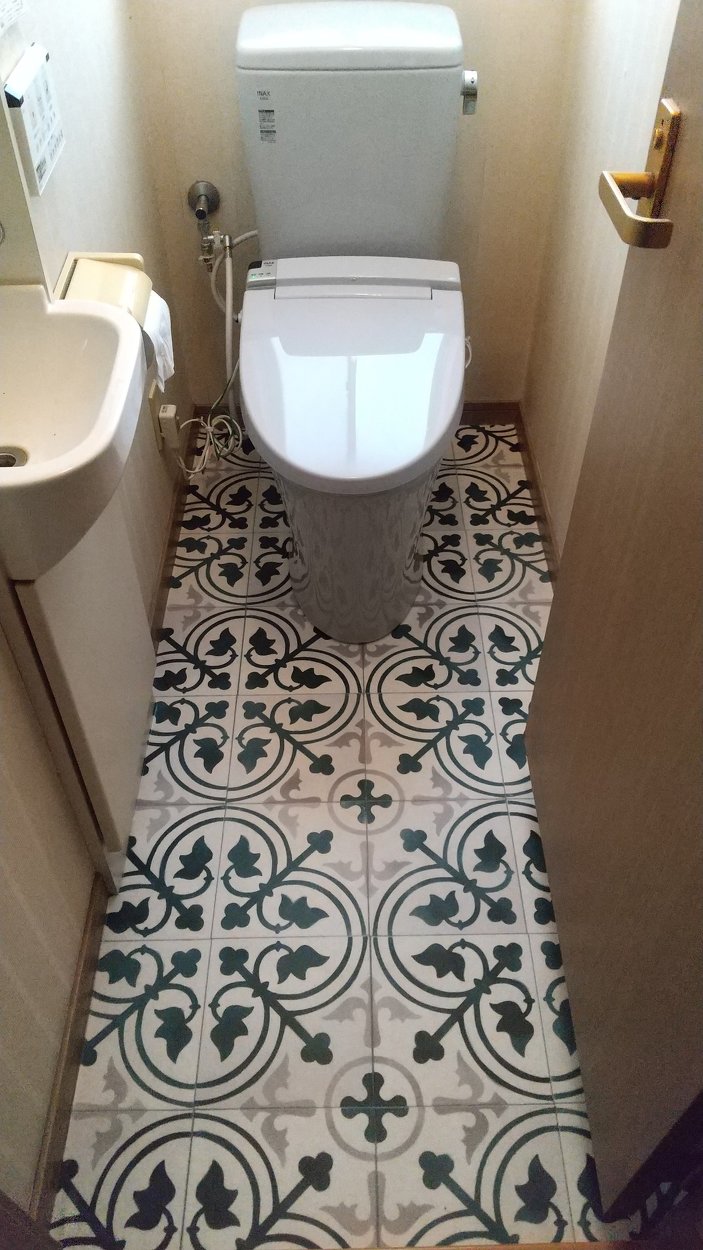 床のアクセントが素敵なトイレになりました！