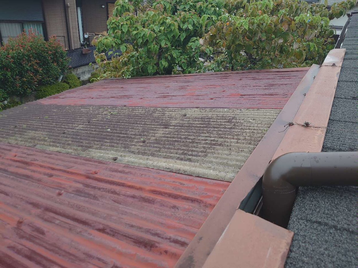 こやの屋根なのですが、雨漏りしているみたいで