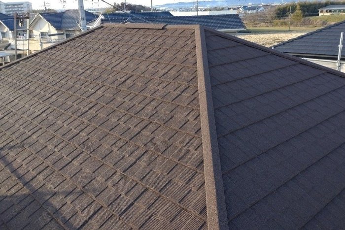 屋根カバー工事　長期保証の安心な屋根になりました！