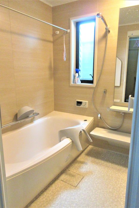 温かく落ち着きのある浴室に　TOTO/サザナ１６１６サイズ/サクア