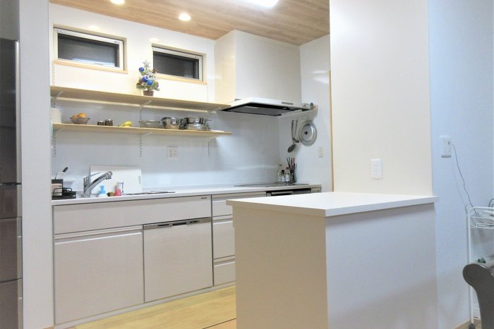 特注家具で収納力抜群の使いやすいキッチンスペースに！