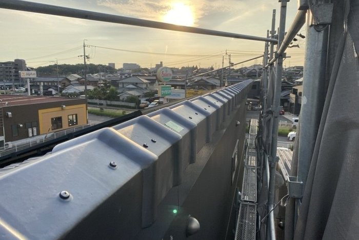 片流れ屋根の瓦からの雨漏りの原因と修繕方法