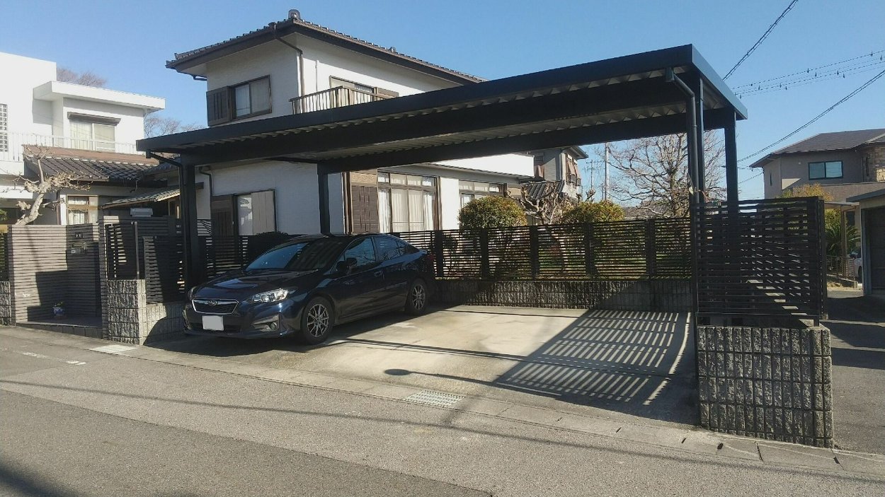 駐車場のカーポートを取替えました。