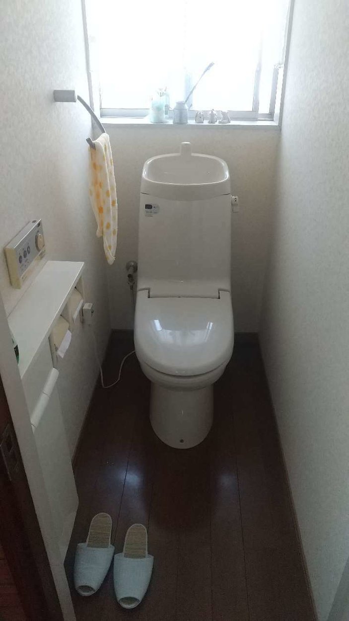 トイレが古くて、下から漏れてきます。
