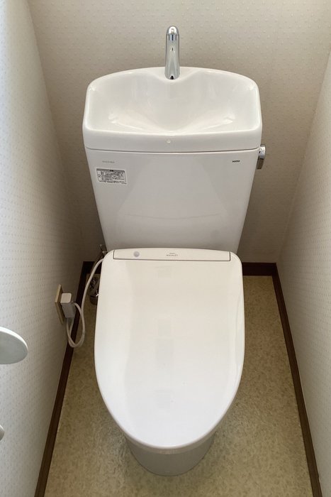 古いトイレにウォシュレットをつけて新しく！！【施行中写真有】